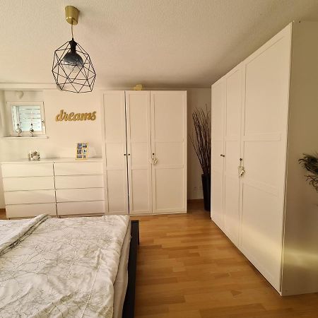 Home Away From Home 斯特拉德 外观 照片
