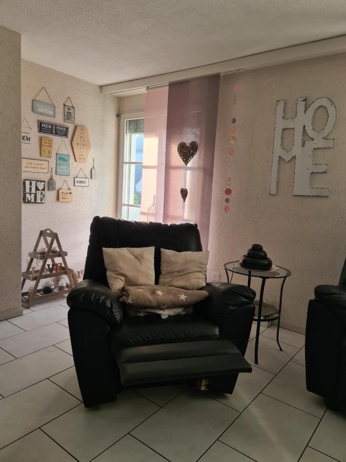 Home Away From Home 斯特拉德 外观 照片