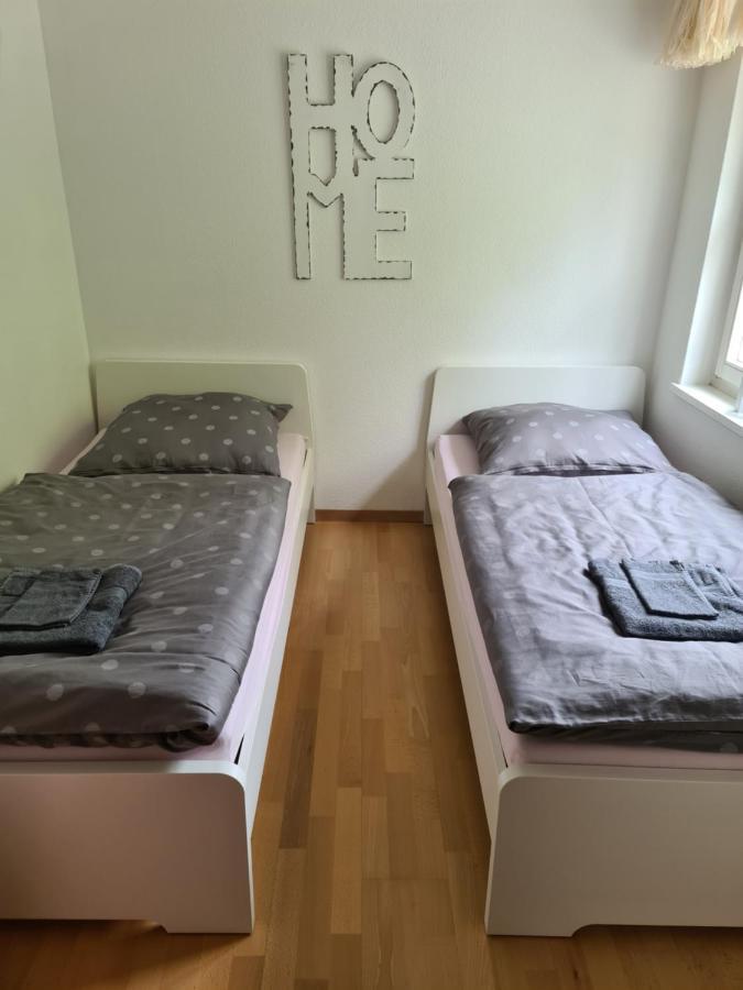 Home Away From Home 斯特拉德 外观 照片